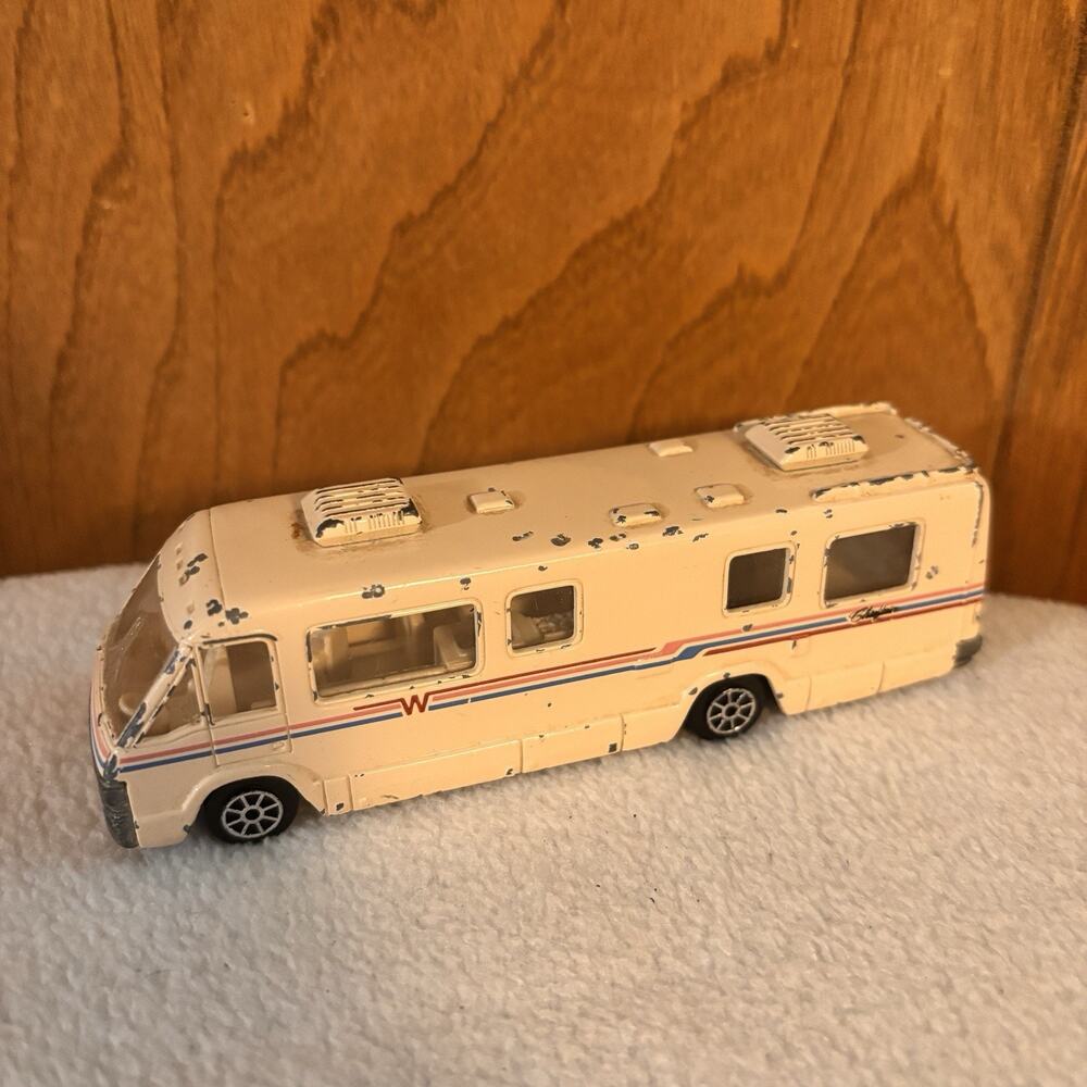 Vintage 1990 Road Champs Winnebago Chieftain Motor Home Die Cast Metal